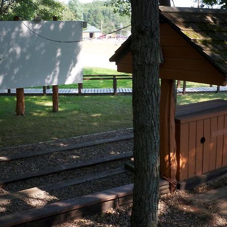 Arrowhead Camping Resort Deluxe Cabin 4 Douglas Center エクステリア 写真