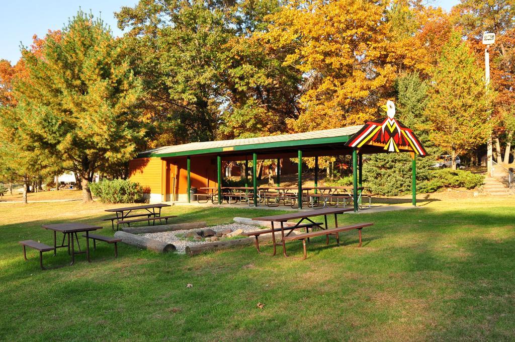 Arrowhead Camping Resort Deluxe Cabin 4 Douglas Center エクステリア 写真